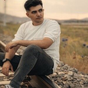 دانلود آهنگ اهورا به نام تو را من آرزو کردم با غریبه میخندی دانلود آهنگ اهورا به نام تو را من آرزو کردم با غریبه میخندی