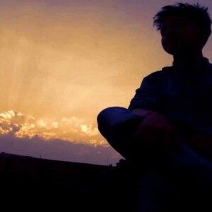 دانلود آهنگ هایده به نام عشق میاد بی هوا میندازه آدمو از نفس