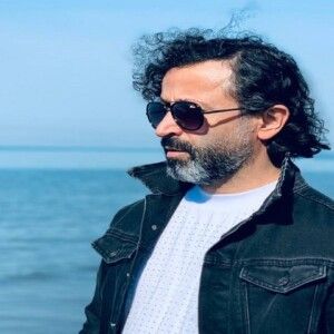دانلود آهنگ والایار به نام دنیای من با عشق درگیره
