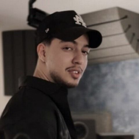 دانلود آهنگ امیر خوشنگار به نام ﺣﺎل ﻣﻦ ﺧﻮب ﻧﻰ وﻟﻰ ﭼﺮا ﻣﻬﻤﻮﻧﻰ ﻧﺮم ﻣﻴﺮم